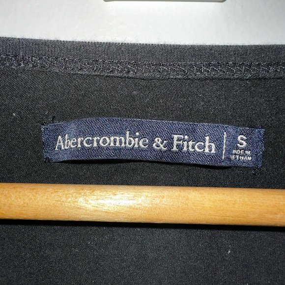 Abercrombie Twist-Front Ling-Sleeve Bodysuit - Picture 2 of 3